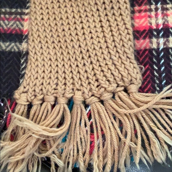 Two scarfs - Picture 3 of 3